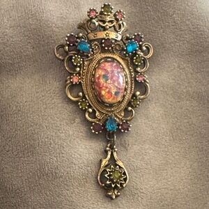 Vintage Sarah Coventry Shield Brooch with Glass Foiled Stone & Rhinestones
